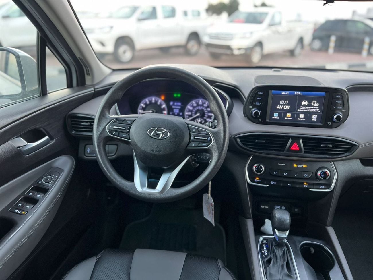 Hyundai Santa Fe STD (NON GCC) 2019 Hyndai Santafe MidOption+ - 2.4L V4 - 4x4 AWD - Rear Camera - Leather Seat  5