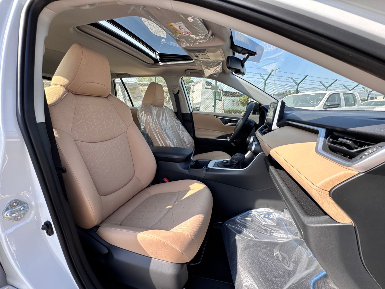 Toyota RAV4 HYBRID 2024 AWD 2.5L CUV BRAND NEW GCC 0KM