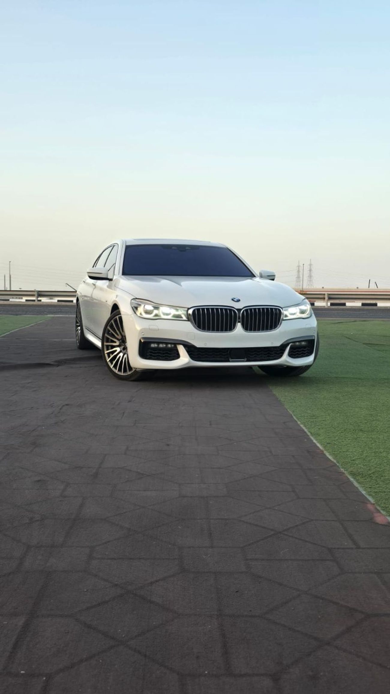 BMW 750Li Luxury 4.4L (443 HP)