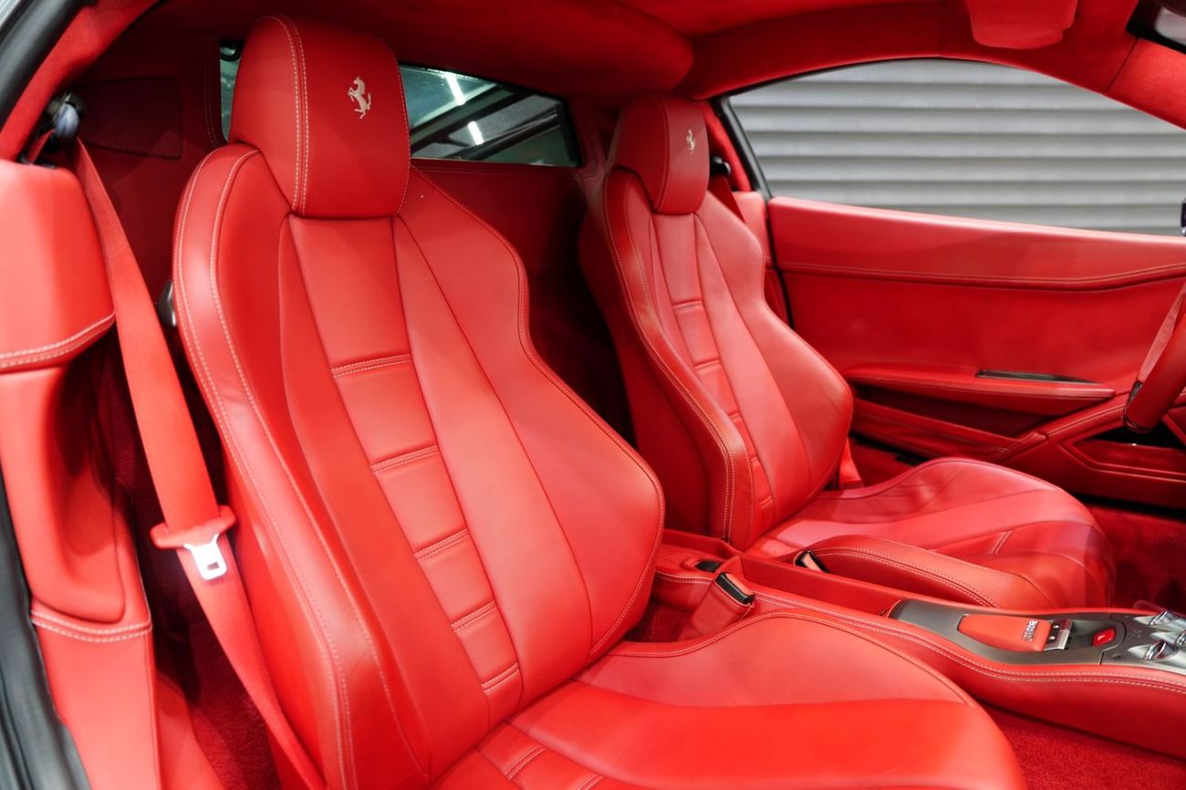 فيراري 458 إيطاليا STD 2014 Ferrari 458 Italia, Carbon Fiber Driver Zone + LEDs, GCC Specs!!