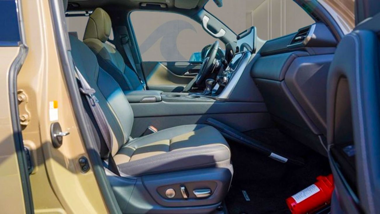 لكزس LX 600 لكزس LX600 أوفرتريل 3.5 بنزين 2025