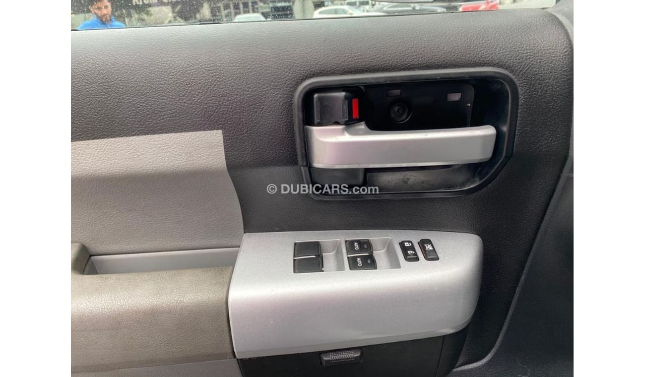 تويوتا سيكويا TOYOTA SEQUOIA V8 2018 10692KM 105000AED