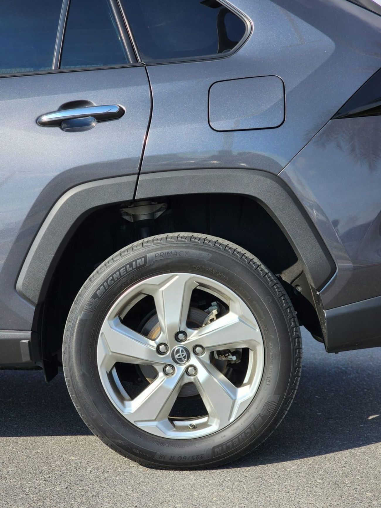 Toyota RAV4 XLE TOYOTA RAV4 LIMITED HYBRID 2019 FULL OPTION