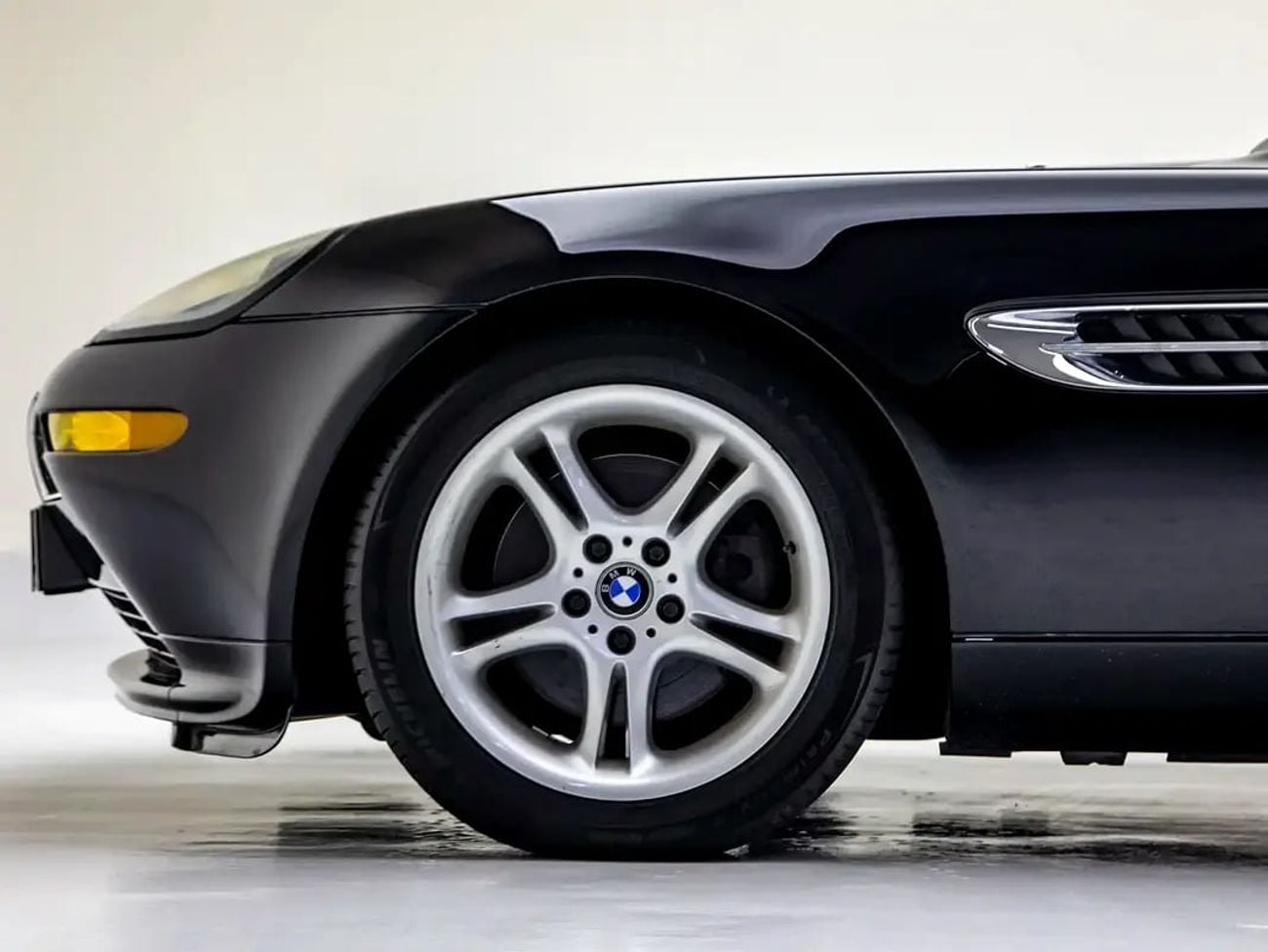 BMW Z8 MW | | GCC Spec Manual Transmission - Classic Roadster