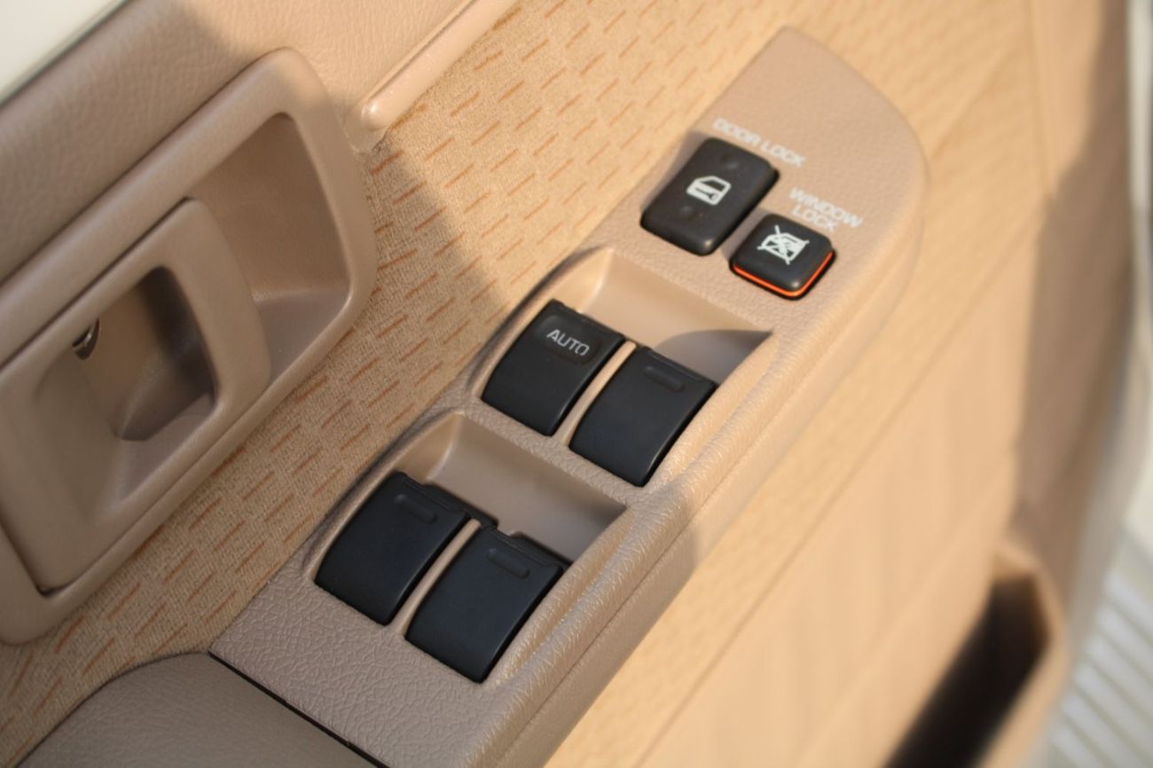 Toyota Land Cruiser 70 TOYOTA LANDCRUISER 76 2.8L V6 DIESEL GRADE E MANUAL