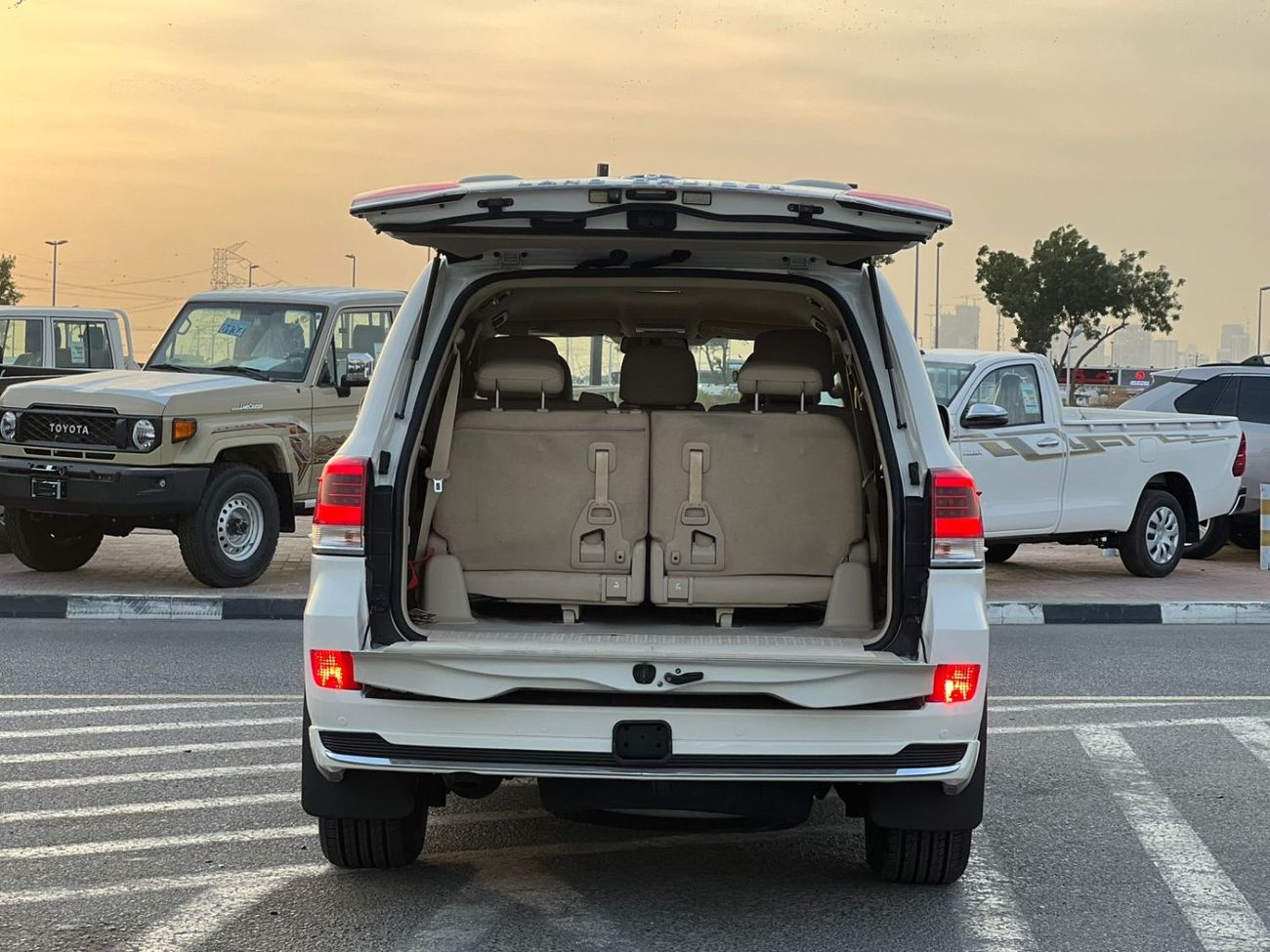 Toyota Land Cruiser 2018 Toyota Land Cruiser EX.R 4.0L V6 - AWD 4x4 - GCC - Leather Seat - Rear Camera & Sensor - Accide