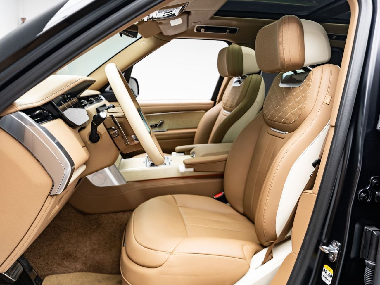 Land Rover Range Rover LWB SV P615 4.4L 2024 Range Rover Vogue SV, 2029 Al Tayer Warranty, Full Service History, Low KMs