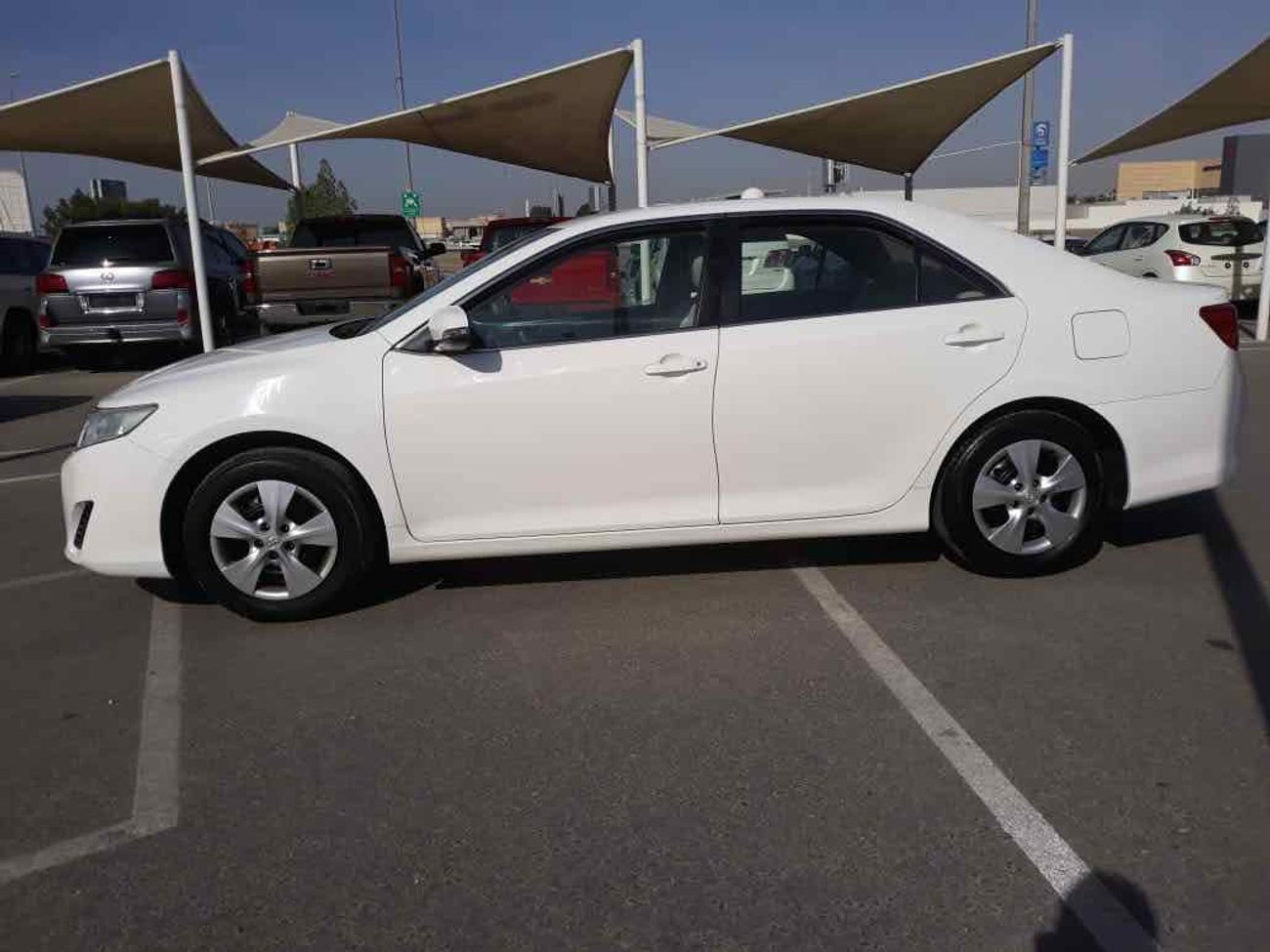 تويوتا كامري سياره نظيفه جدا بدون حوادث بحاله ممتاذه