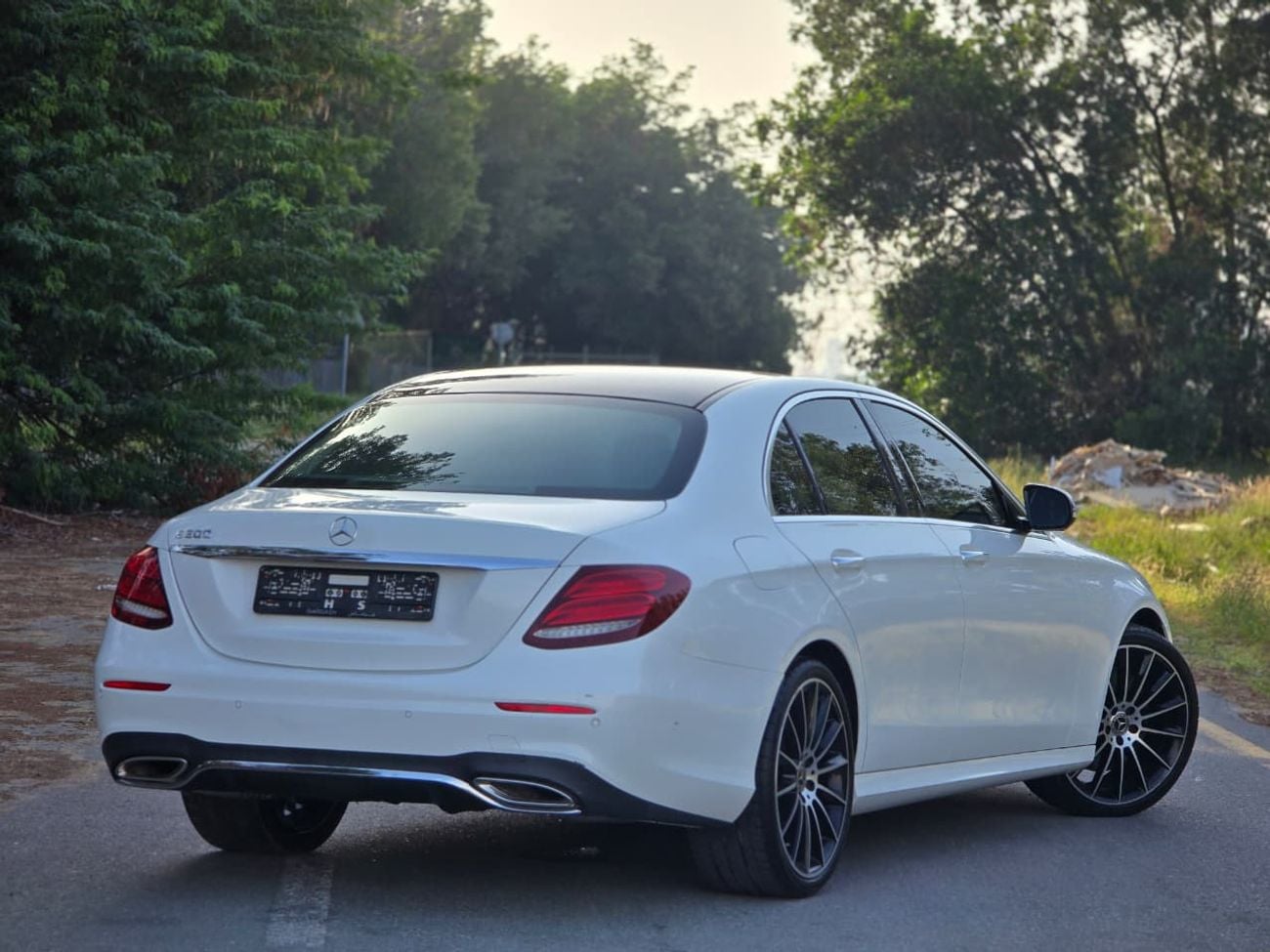 Mercedes-Benz E300 Premium + 2.0L MERCEDES E-300 2020 GCC // LOW MILEAGE // PERFECT CONDITION // FULL OPITION