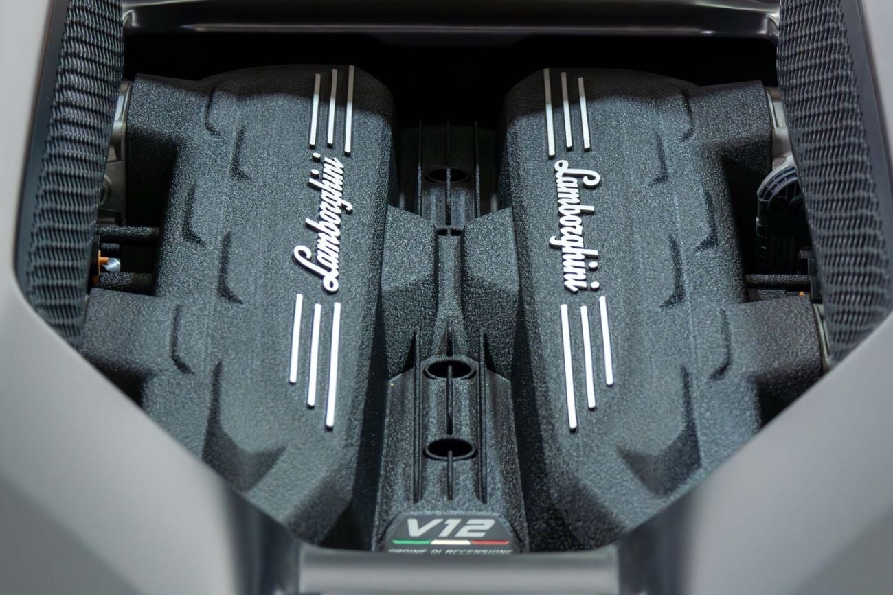 Lamborghini Revuelto 6.5L V12 Hybrid V12-1015 HP-Premium Metallic Paint-Carbon Fiber Interior Trim-21/22Inch Rims