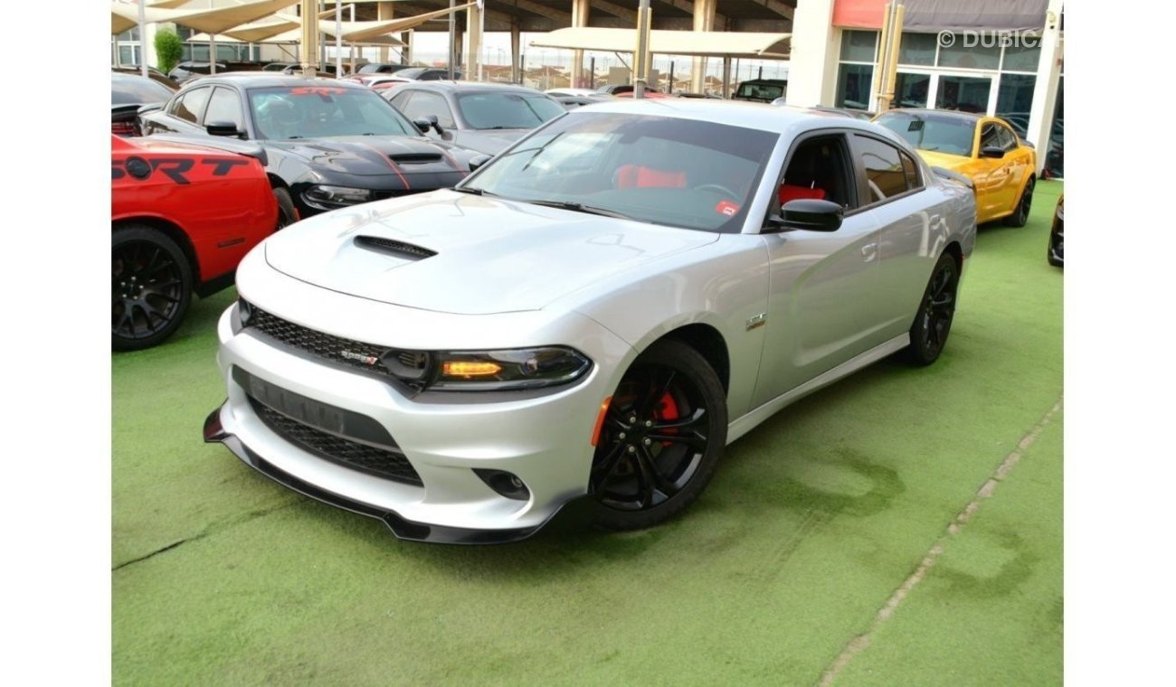 Dodge Charger R/T The Charger RT is powered by a 5.7-liter HEMI V8 engine that produces 370 horsepower and 535 Nm