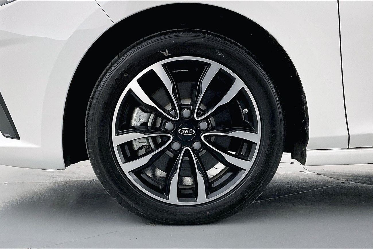 JAC J7 Intelligent | 1 year free warranty | 1.99% financing rate | Flood Free