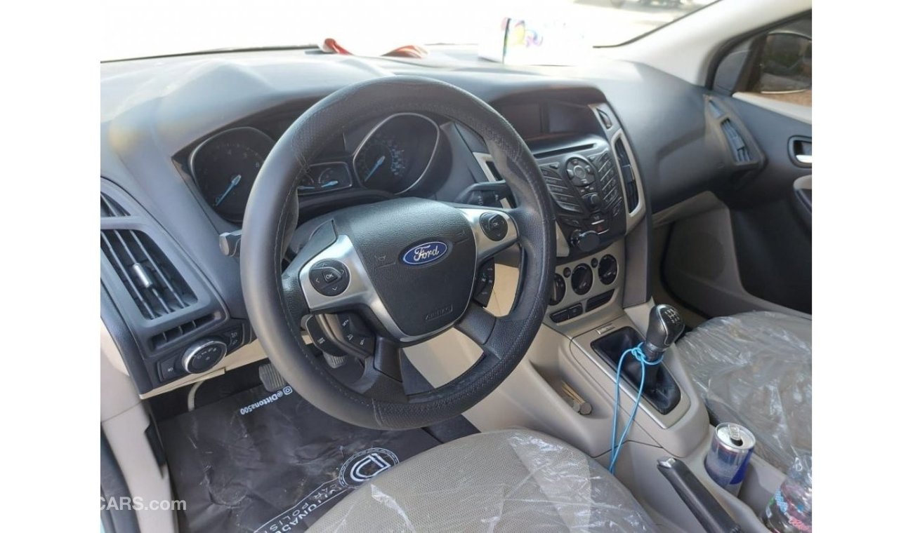 Ford Focus SE 2012 American model, manual transmission, 4 cylinders, mileage 184000