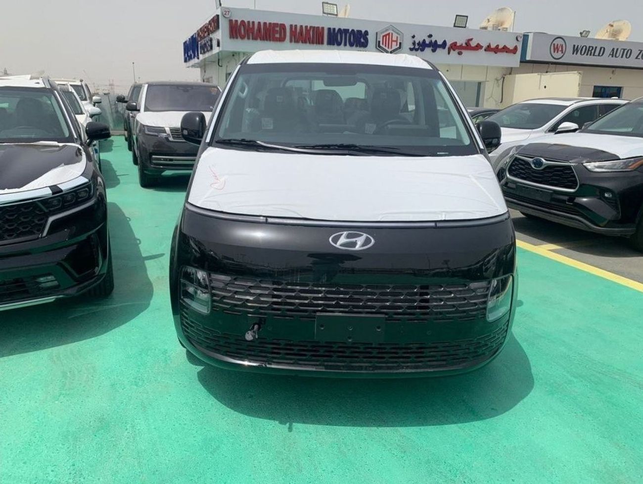 Hyundai Staria 3.5L PETROL, GCC, 11 SEATS, SUNROOF, PANORAMIC, FULL OPTION, 2023