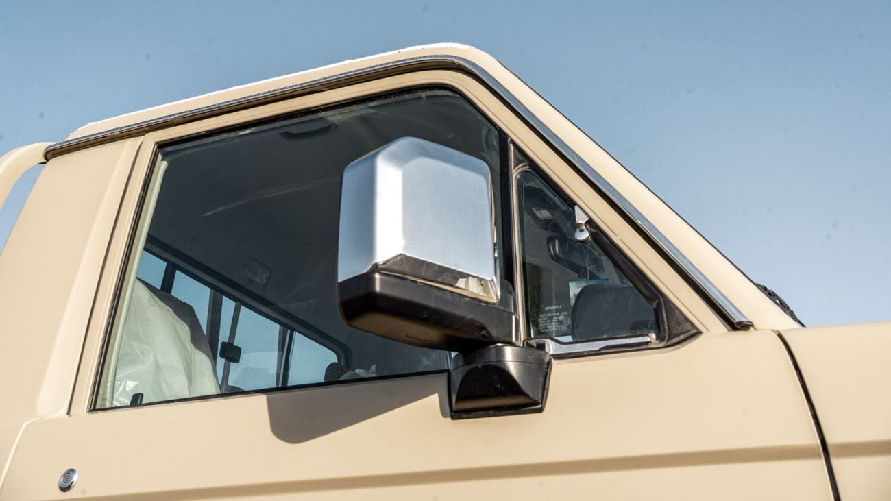 تويوتا لاند كروزر بيك آب 2026 Toyota Land Cruiser LC79 4.0L AT Petrol Full Option (Beige-Brown)
