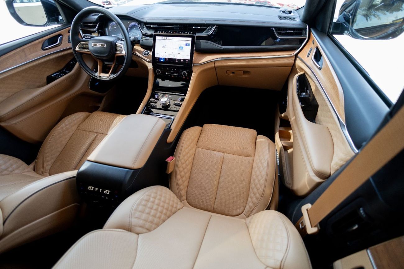 Jeep Grand Cherokee Jeep Grand Cherokee Summit 2023 American Spec under Warranty with Flexible Down-Payment.