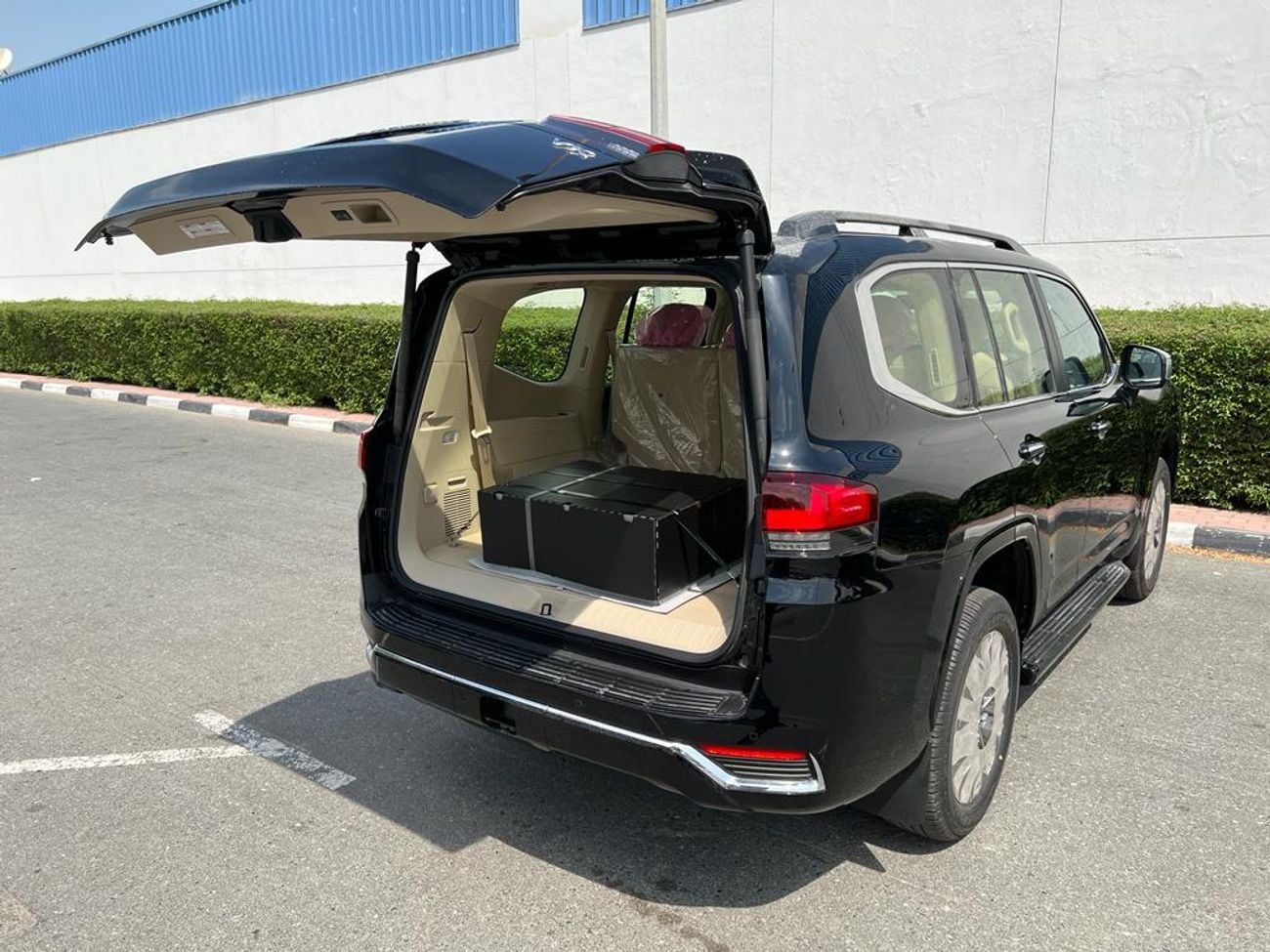 Toyota Land Cruiser 2025 Toyota Land Cruiser LC300 VX 3.5L V6 Twin Turbo Petrol A/T 4WD Export Only