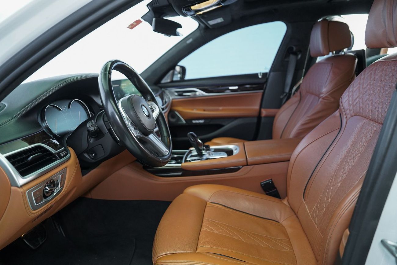 BMW 750Li xDrive 4.4L (523 HP)