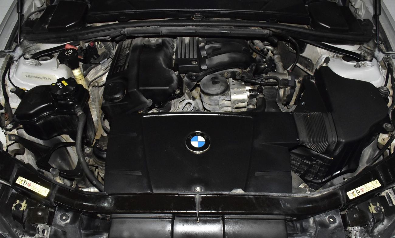 بي أم دبليو 320 EXCELLENT DEAL for our BMW 320i ( 2010 Model ) in Silver Color GCC Specs