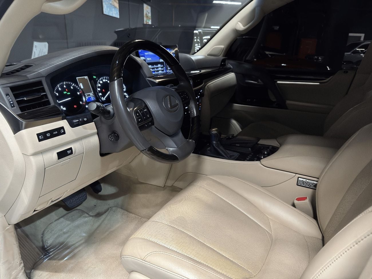 لكزس LX 570 SIGNATURE PLATINUM