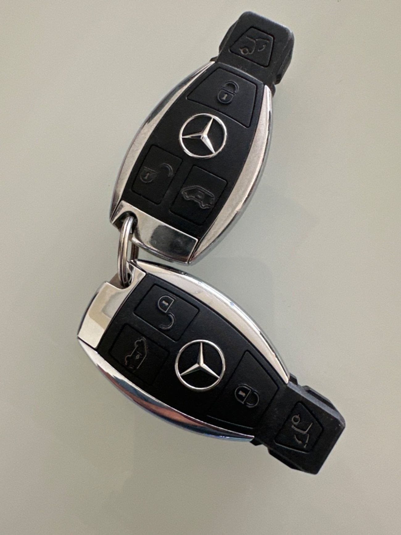 مرسيدس بنز V 250 موديل 2019 خليجي حاله ممتازه من الداخل والخارج صبغ الوكاله مالك واحد من الوكاله