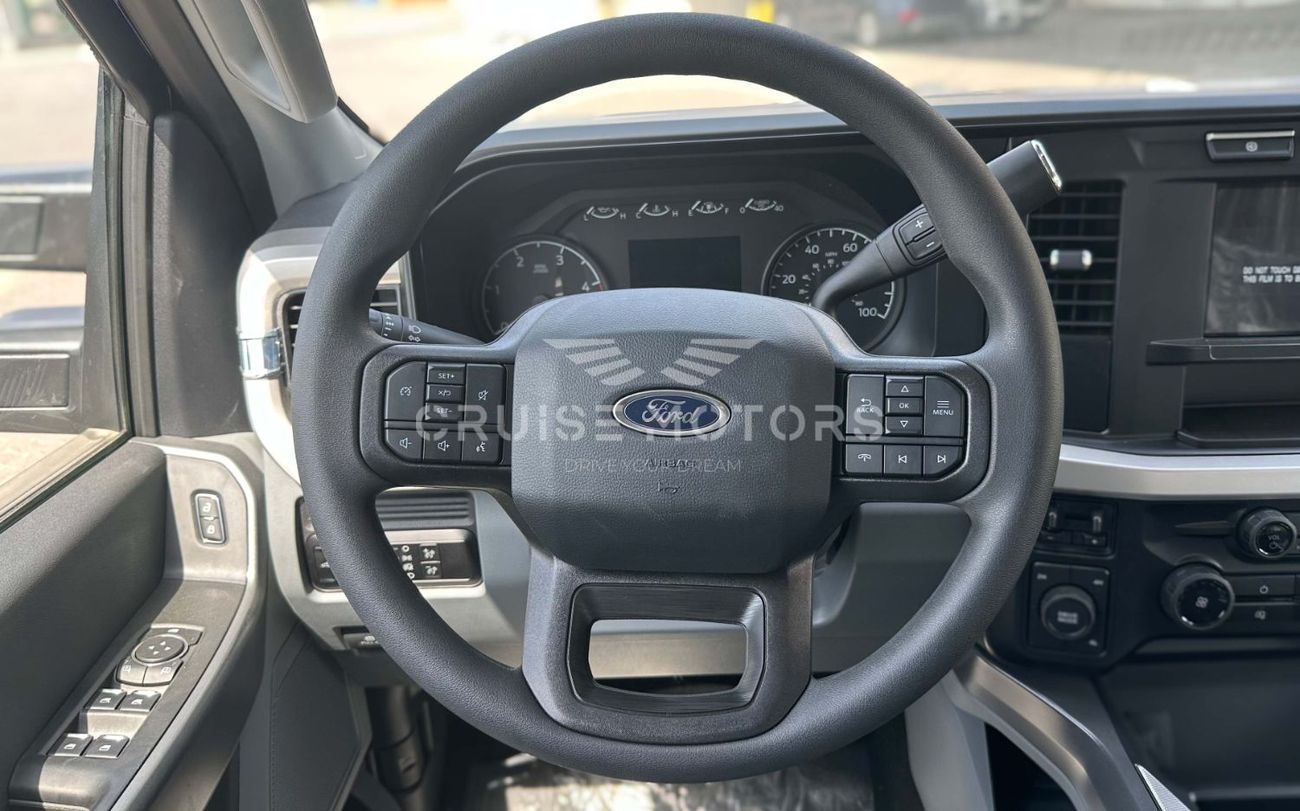 Ford F 350 Automatic - 6.7L - Diesel - Crew Cab - 4WD - 6 Seats - 4 Door