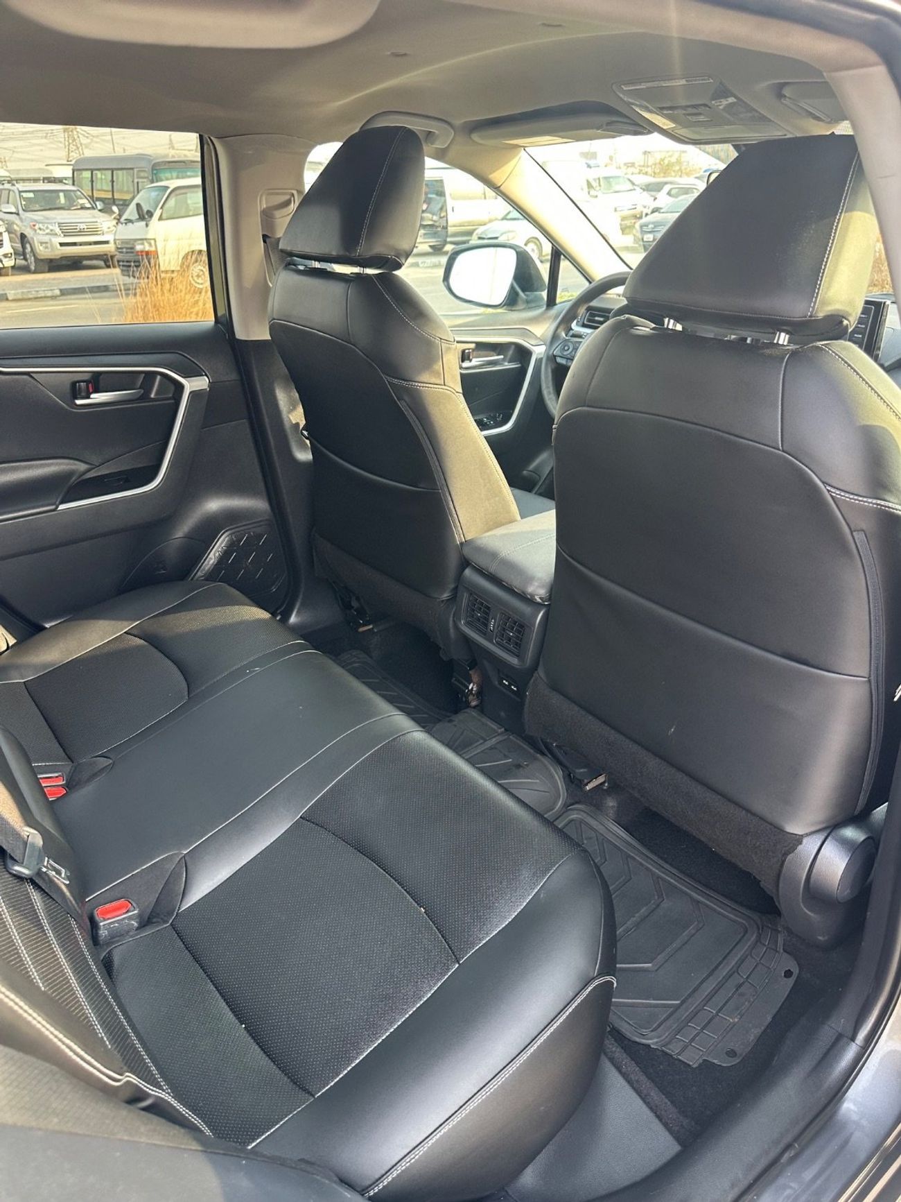 Toyota RAV4 XLE 4WD push start,leather seats 2021