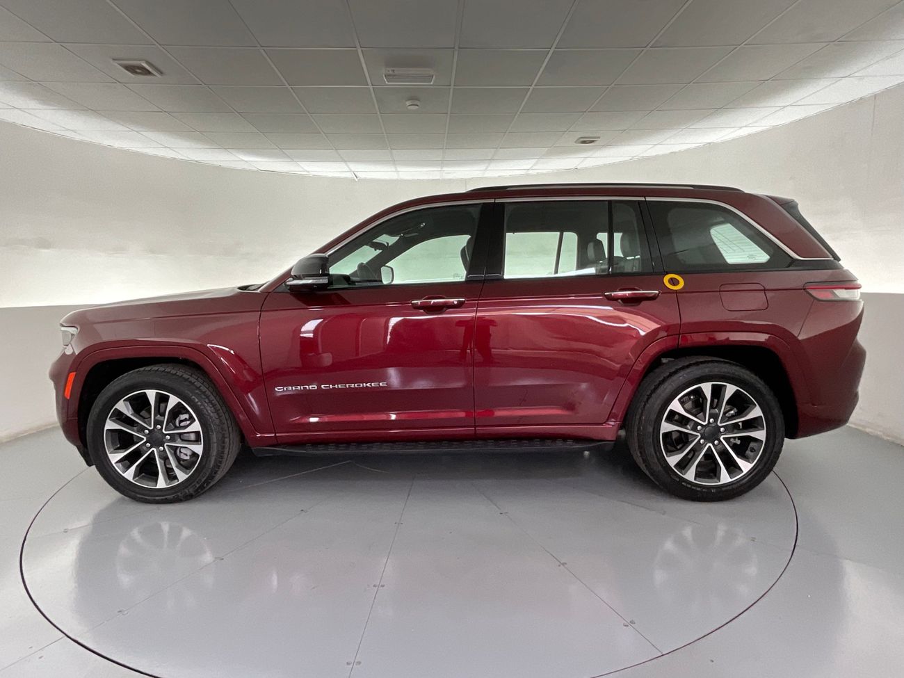 جيب جراند شيروكي Overland | ضمان مجاني لمدة عام | 0 دفعة أولى