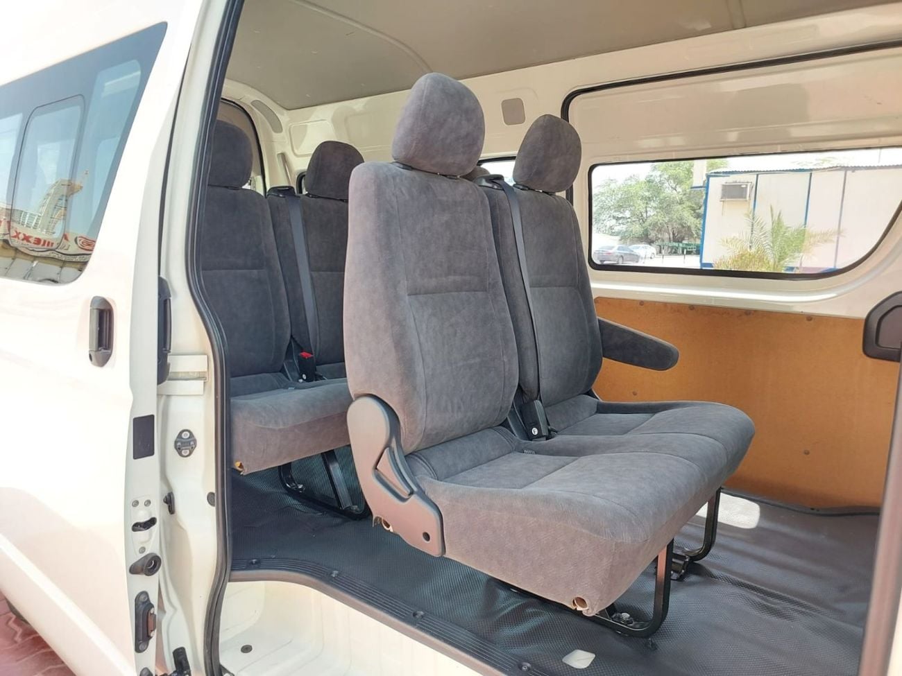 Toyota Hiace TOYOTA HIACE COMMUTER VAN RHD 2018 MODEL 3.0 L DIESEL AUTOMATIC(PM21278)
