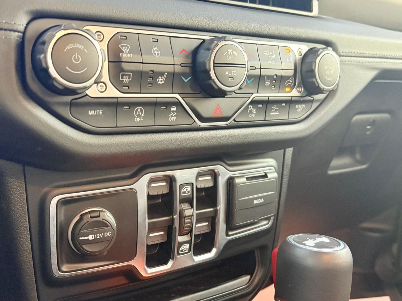 جيب رانجلر Unlimited Sahara 2.0L A/T