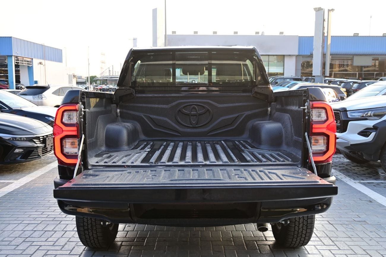 تويوتا هيلوكس Toyota Hilux GR Sport 4.0L V6, Petrol, 4WD, Pickup Color Black Model 2025