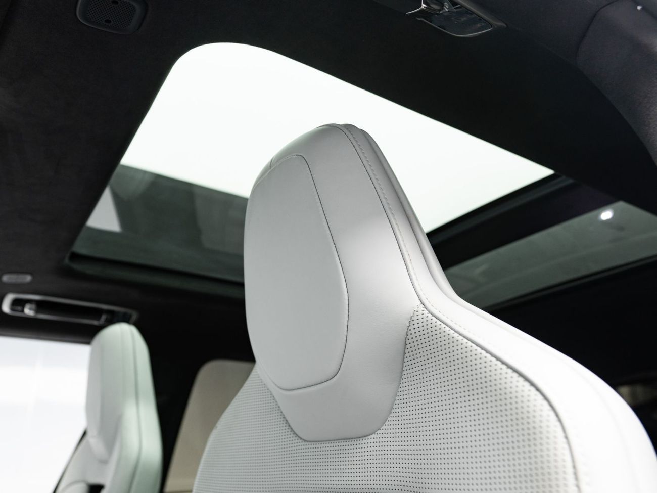 Land Rover Range Rover Sport SV EDITION ONE BUY NOW, PAY 2027 | THE BLACKLINE STANDARD | Al Tayer Warranty + Service Contract, Full Carbon, GCC