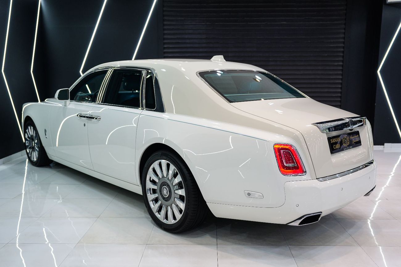 Rolls-Royce Phantom Std 6.8L 2018 Rolls Royce Phantom, Two-Tone Exterior, Rear Entertainment, Bespoke Audio, GCC Specs!!