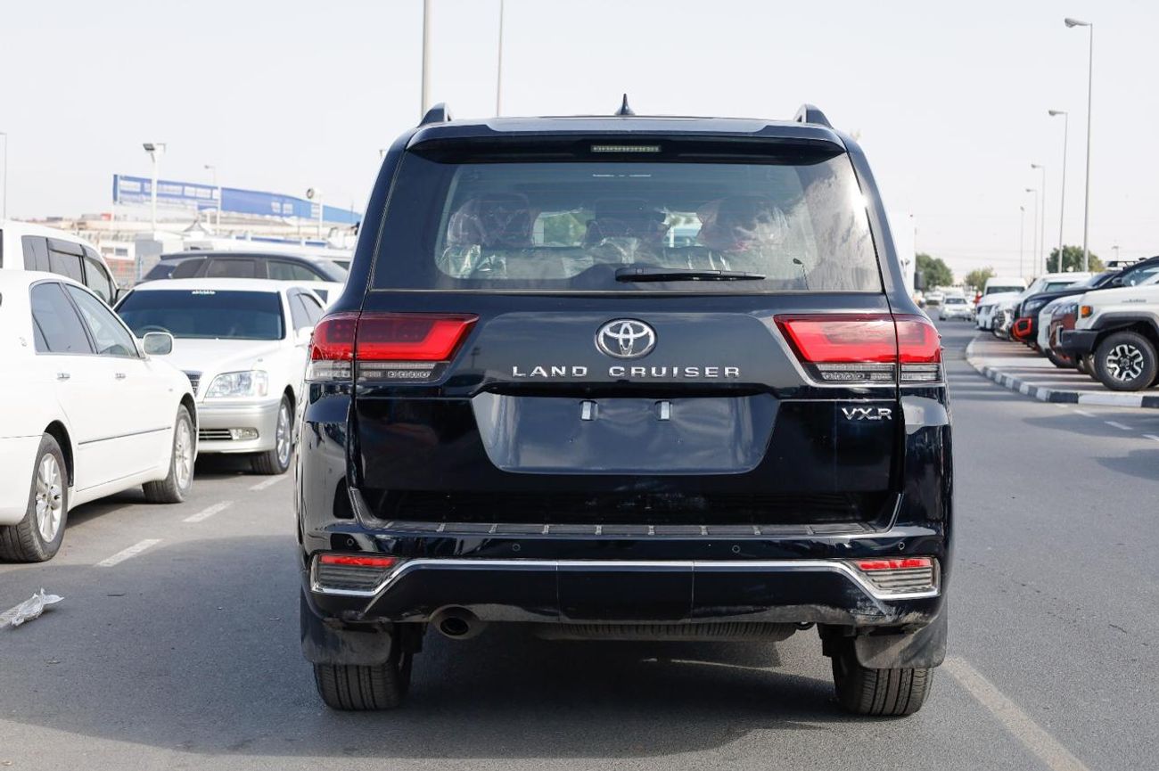 تويوتا لاند كروزر TOYOTA LANDCRUISER 300 3.3L DIESEL ZX 7 AUTO