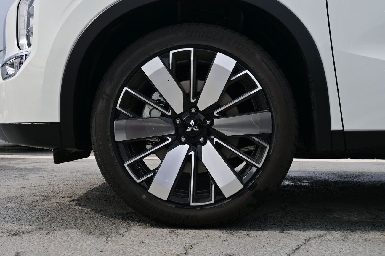 ميتسوبيشي آوتلاندر Mitsubishi Outlander Hi-Line 2.5L Petrol 4WD, Model 2026, Color White