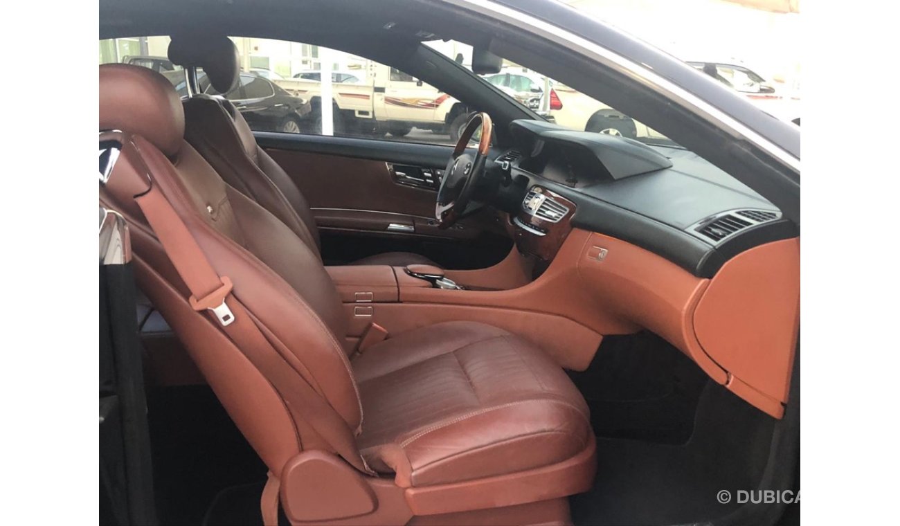 مرسيدس بنز CL 500 موديل 2008 كت 63 فل مواصفات كراسي جلد ومثبت سرعه وتكييف خلفي ونظام صوت ممتاز وتكييف خلفي وكاميرا خلف