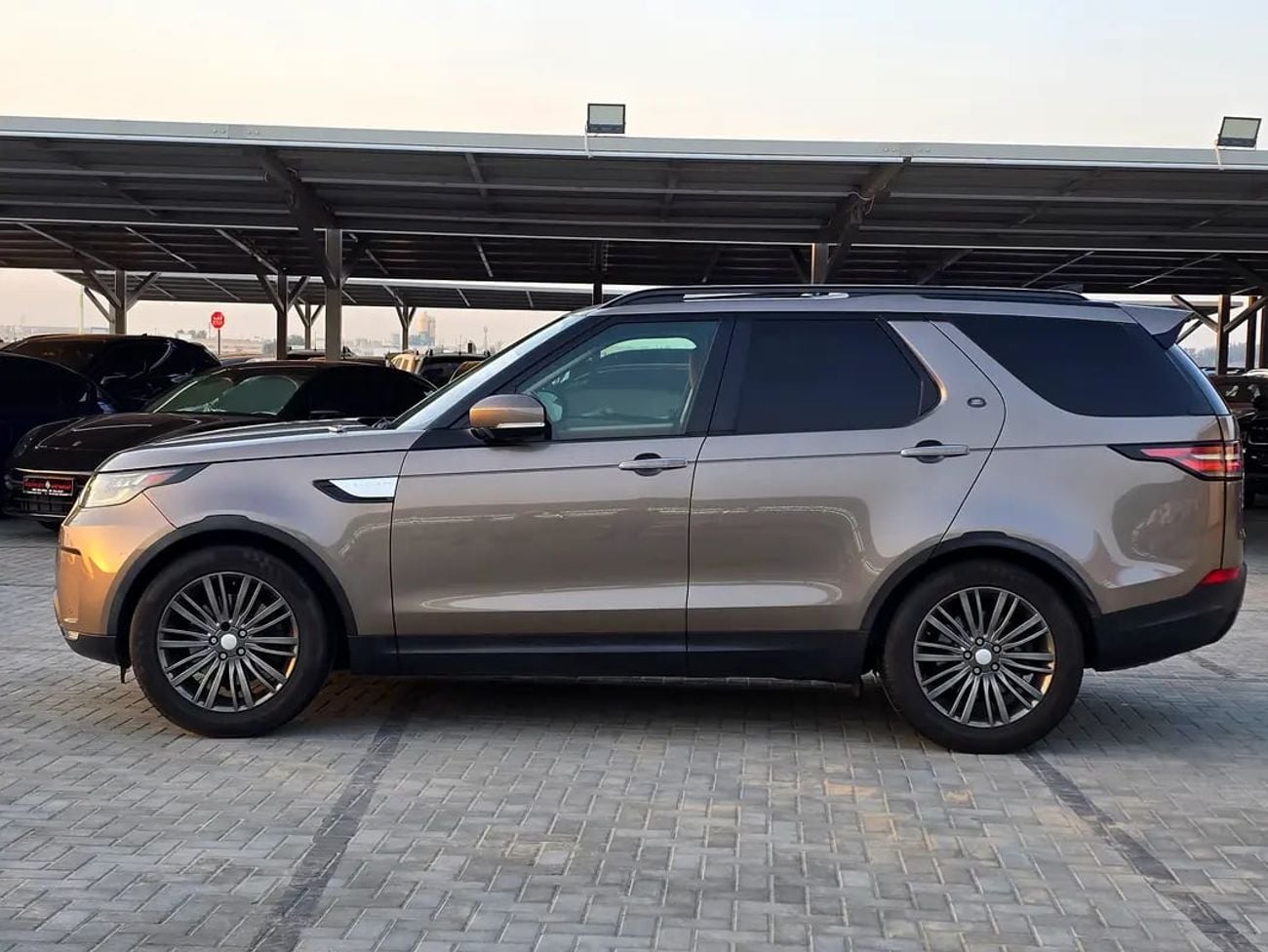 Land Rover Discovery HSE - European Specs - GCC Stock