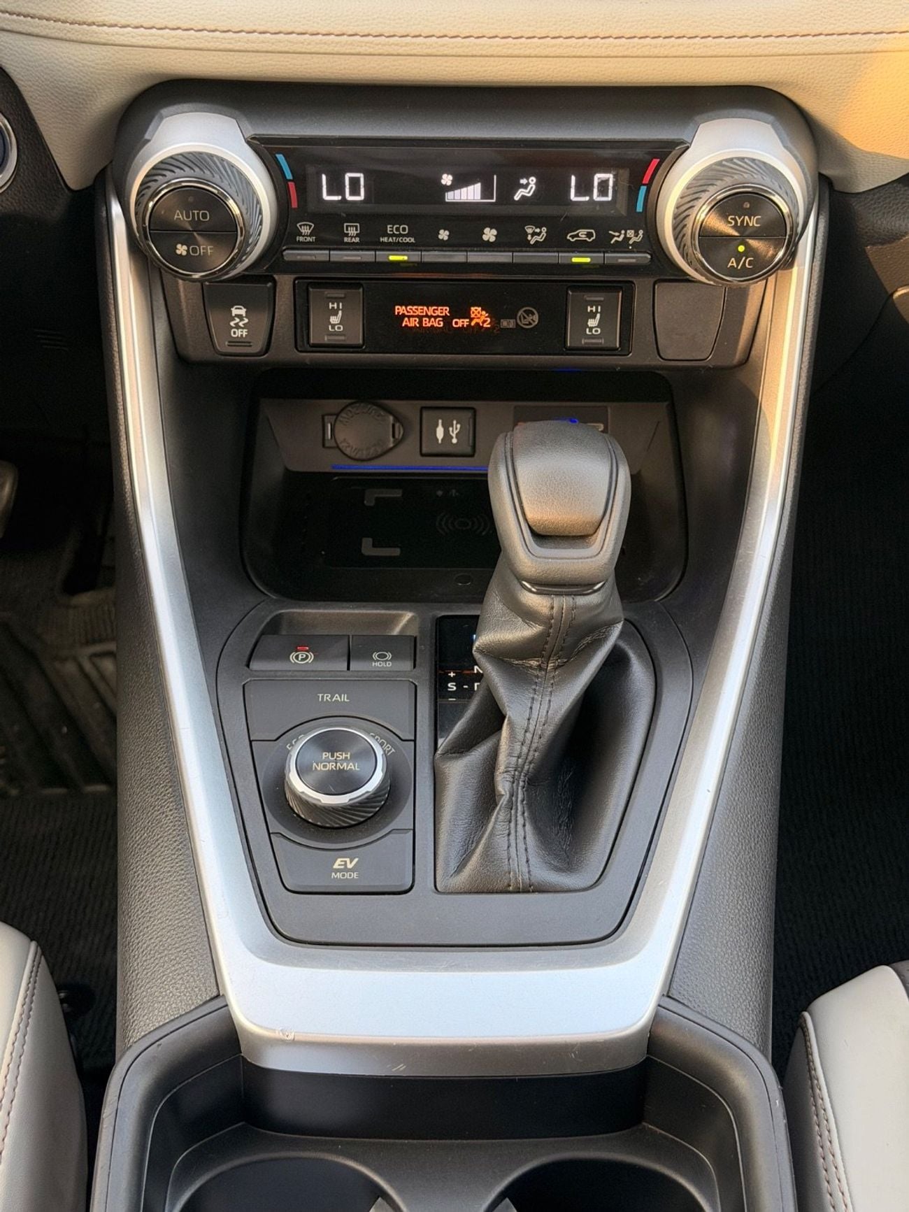 Toyota RAV4 Hybrid XLE 2.5L