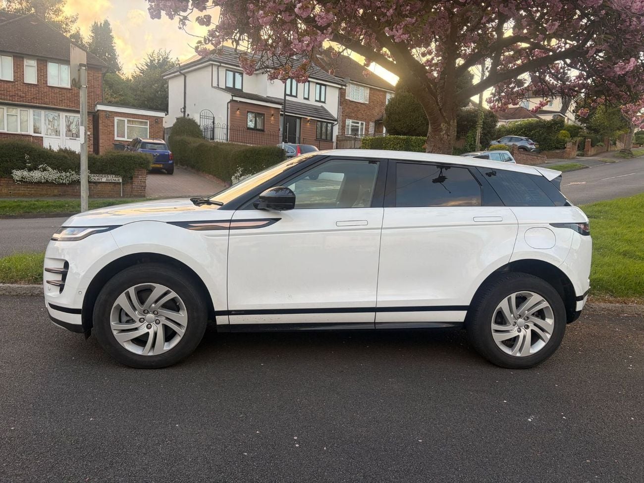 لاند روفر رانج روفر إيفوك -