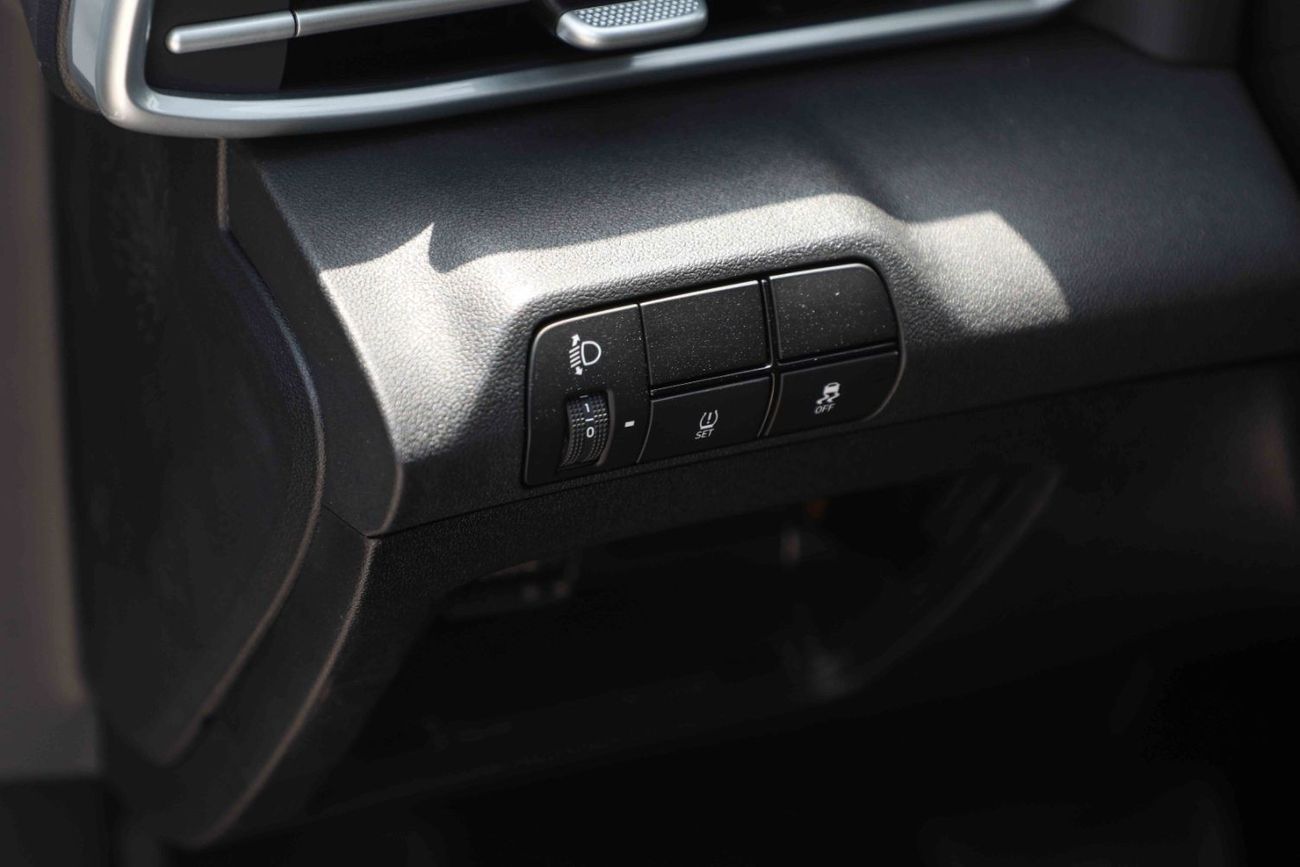 Hyundai Elantra 2024 Hyundai Elantra 1.5 LUX | Export Only | Safety package / Hyundai Smart Sense package / Comfort