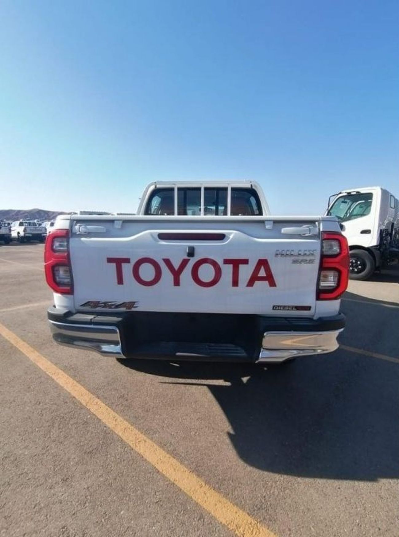 Toyota Hilux TOYOTA hILUX DOUBLE CAB AT 4 × 4 ( GLX Auto)