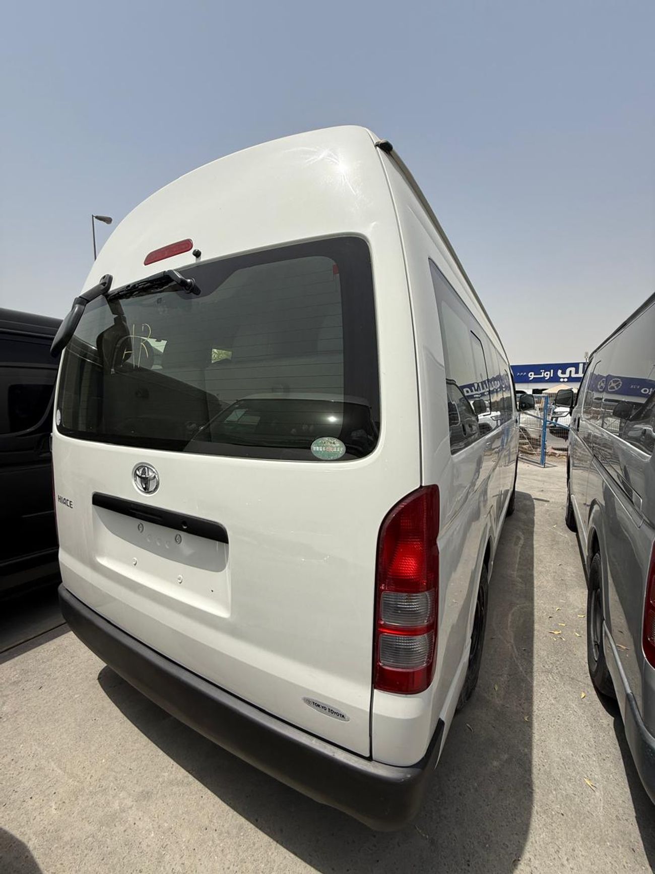 Toyota Hiace Toyota hiace 2015 diesel with seats 14 RHD white in colour