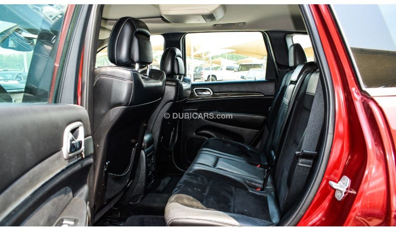 Jeep Grand Cherokee Jeep Grand Cherooke 2013 6.4 SRT Gcc Specefecation Very Clean Inside And Out Side Without Accedent N