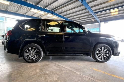 Lexus LX 570 Platinum | upto AED 20,000 Ramadan Discount | Guaranteed Warranty | 0 Down Payment