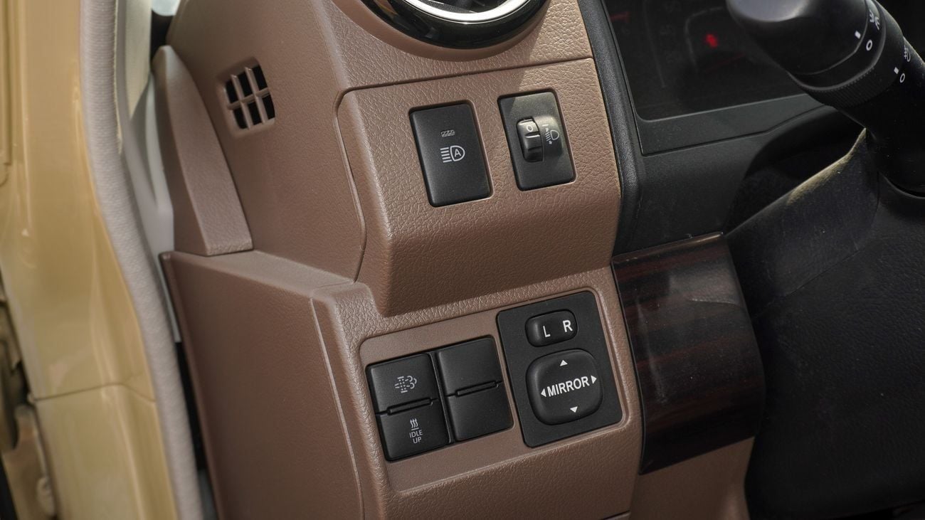 Toyota Land Cruiser 70 LX 2.8L DIESEL A/T