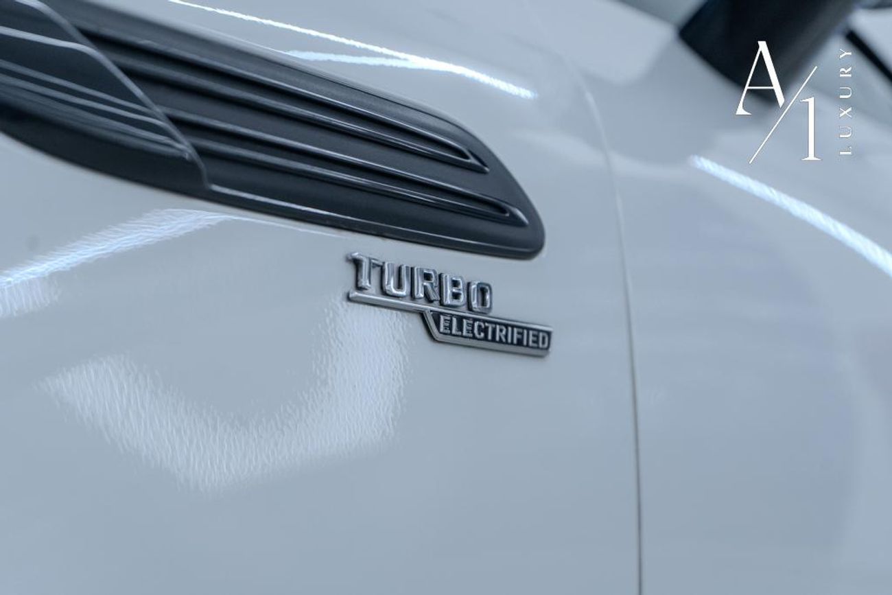 مرسيدس بنز SL 43 AMG 2023 Mercedes Benz SL43 AMG Roadster Maybach Edition, Warranty, Full Options, Very Low Kms