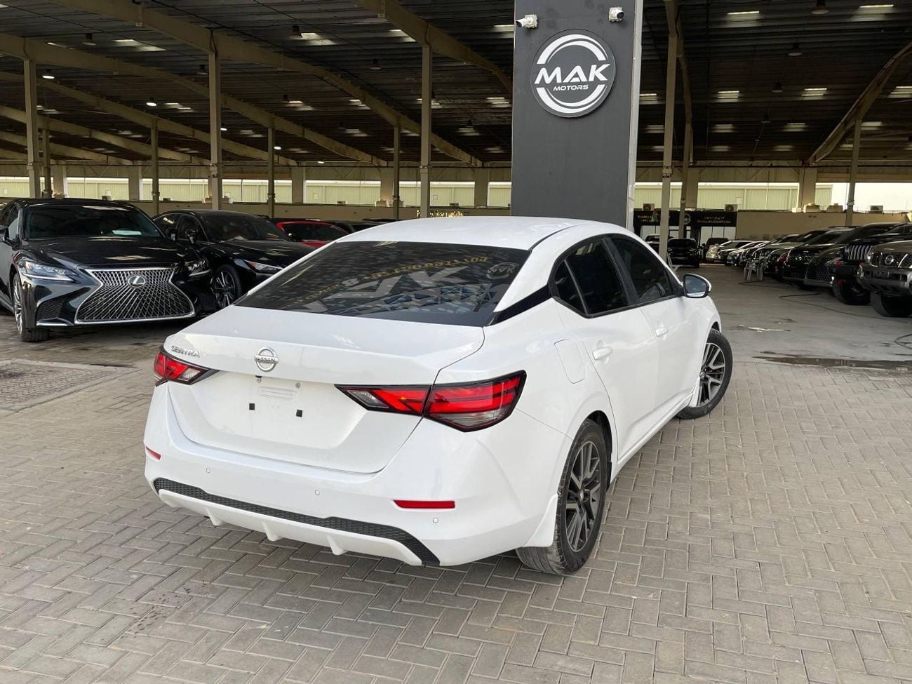 Nissan Sentra 2.0L V4 / FULL OPTION / LOW MILEAGE / RADAR / ROAD ASSIST / BLIND SPOT / RIMS