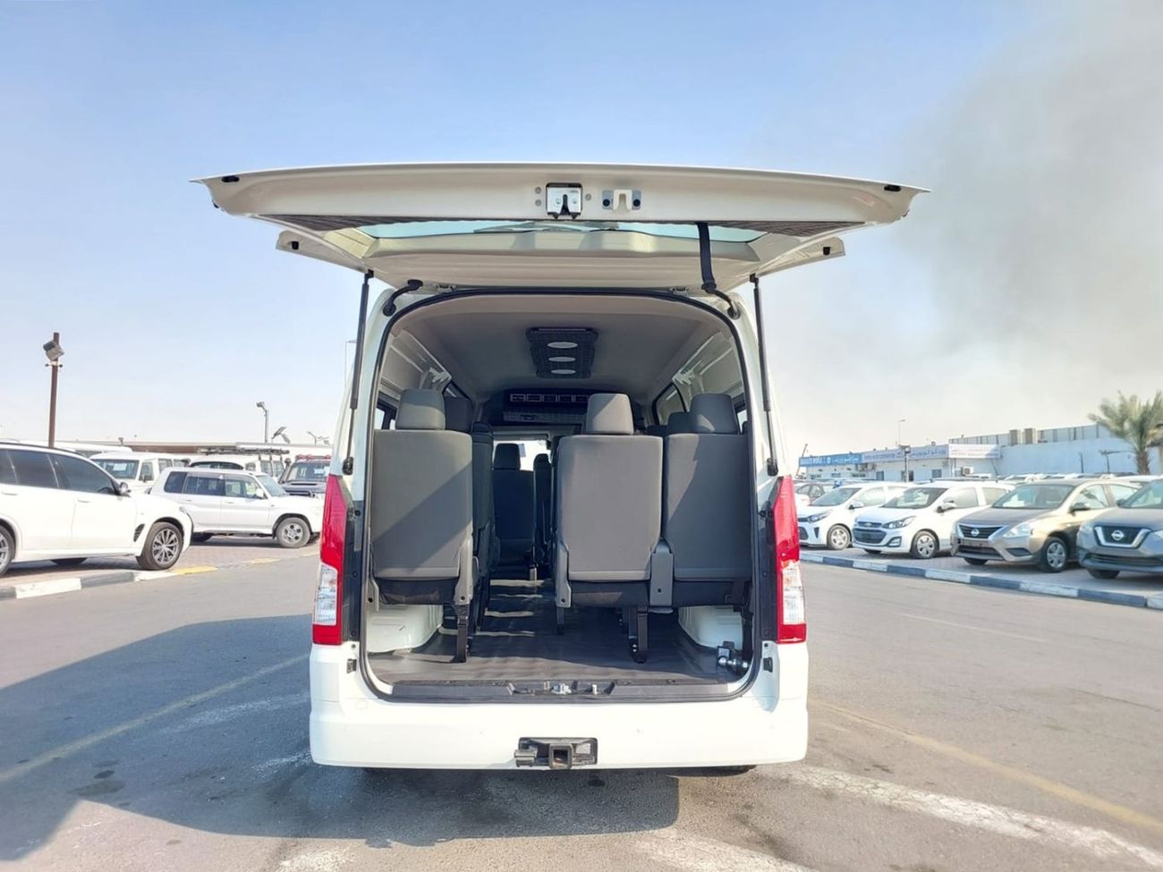 Toyota Hiace (RAMADAN OFFER) TOYOTA HIACE COMMUTER VAN RHD 2023 MODEL 2.8 L DIESEL AUTOMATIC(PM21193)