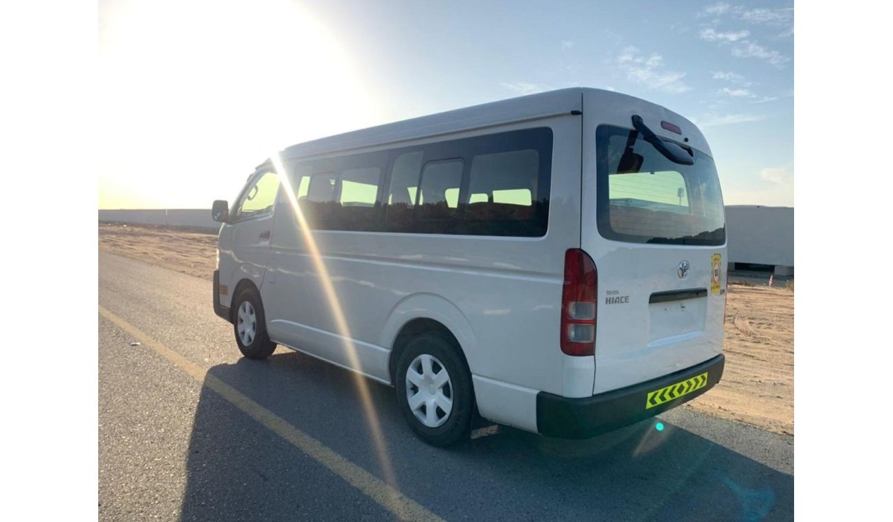 Toyota Hiace Toyota haice 2015 gcc 15 seats for sale