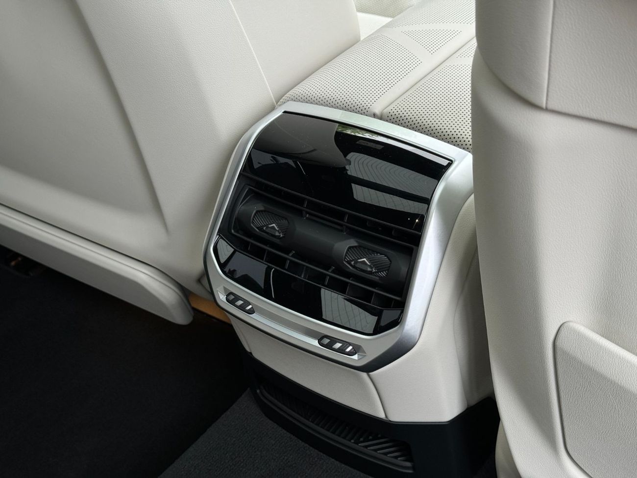 BMW M760Li E XDRIVE MODELS